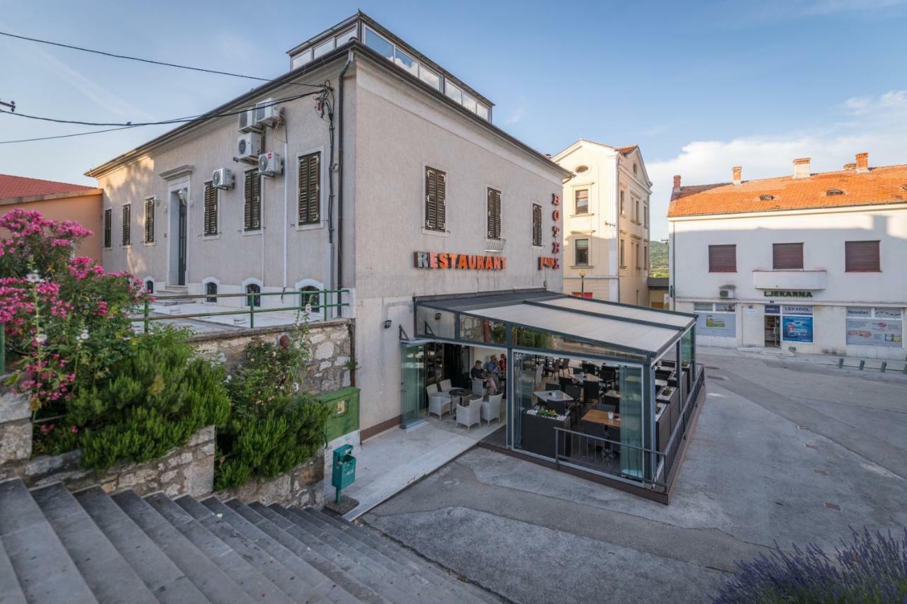 Hotel Park Drniš 외부 사진