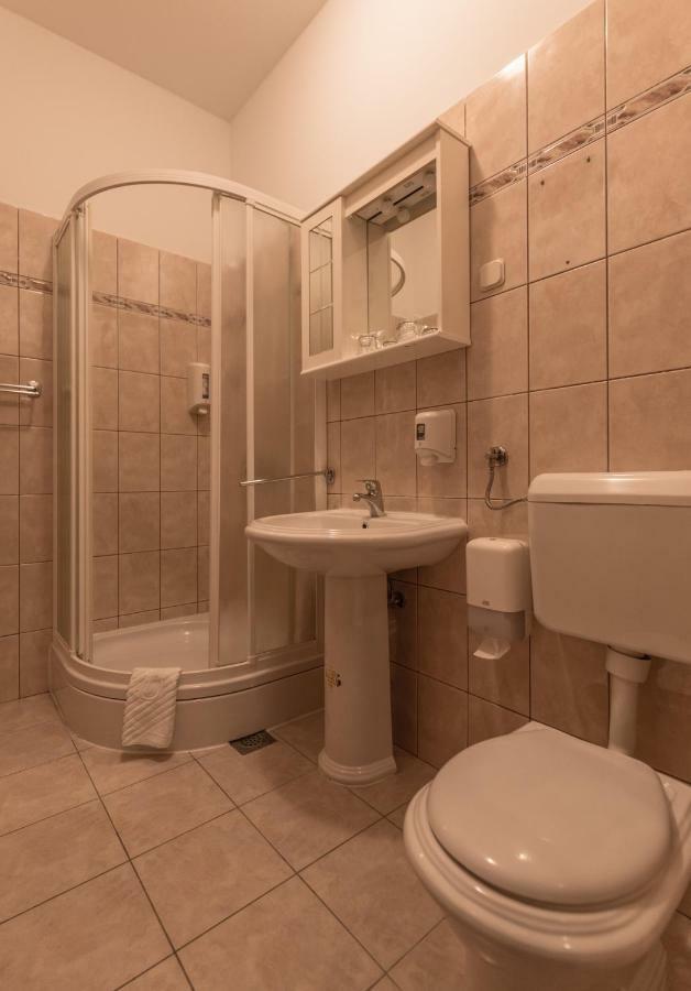 Hotel Park Drniš 외부 사진