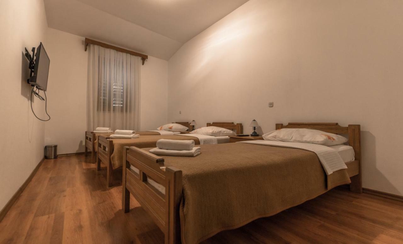 Hotel Park Drniš 외부 사진