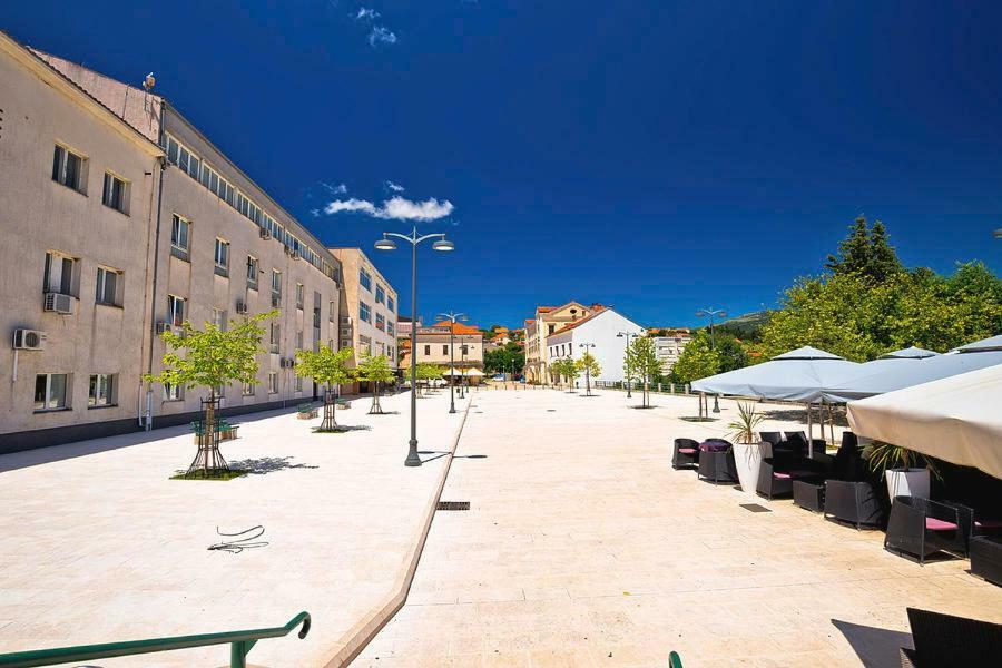 Hotel Park Drniš 외부 사진